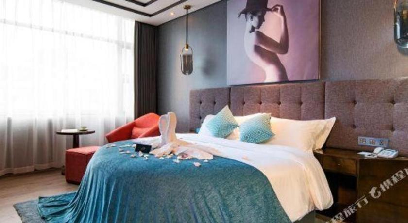 Xana Hotelle-Hotel Luzhou Baizitu Square Exteriör bild